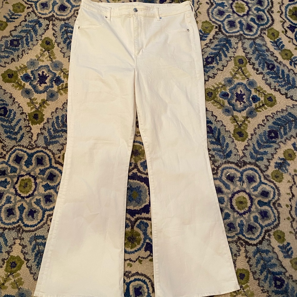 AMERICAN EAGLE FLAIR JEANS -SO SO FLATTERING